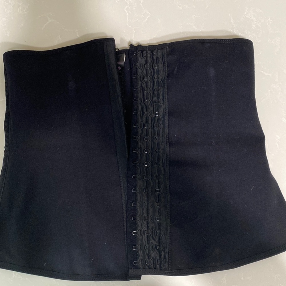 Vanna Belt™️ waist trainer